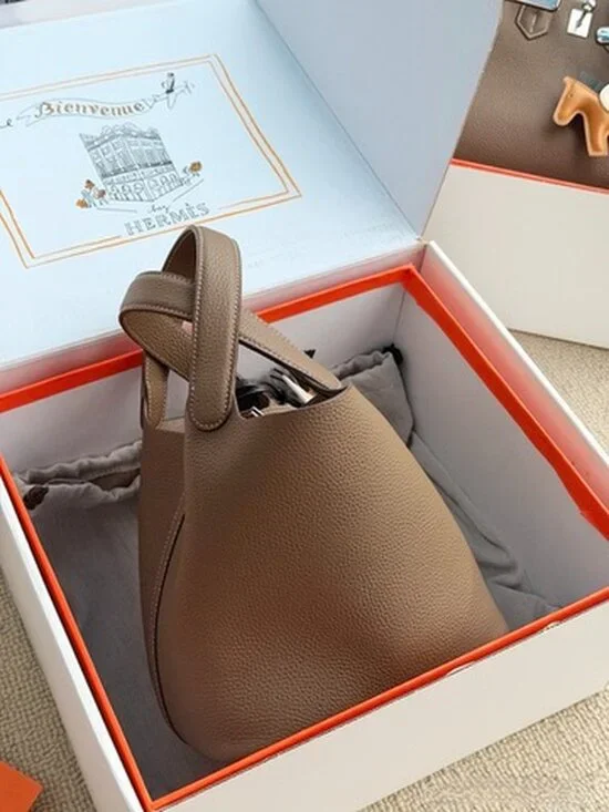 Luxury Grained Leather Bucket Bag Deep Burgundy w/ Gold Hardware - Picture 8 of 9